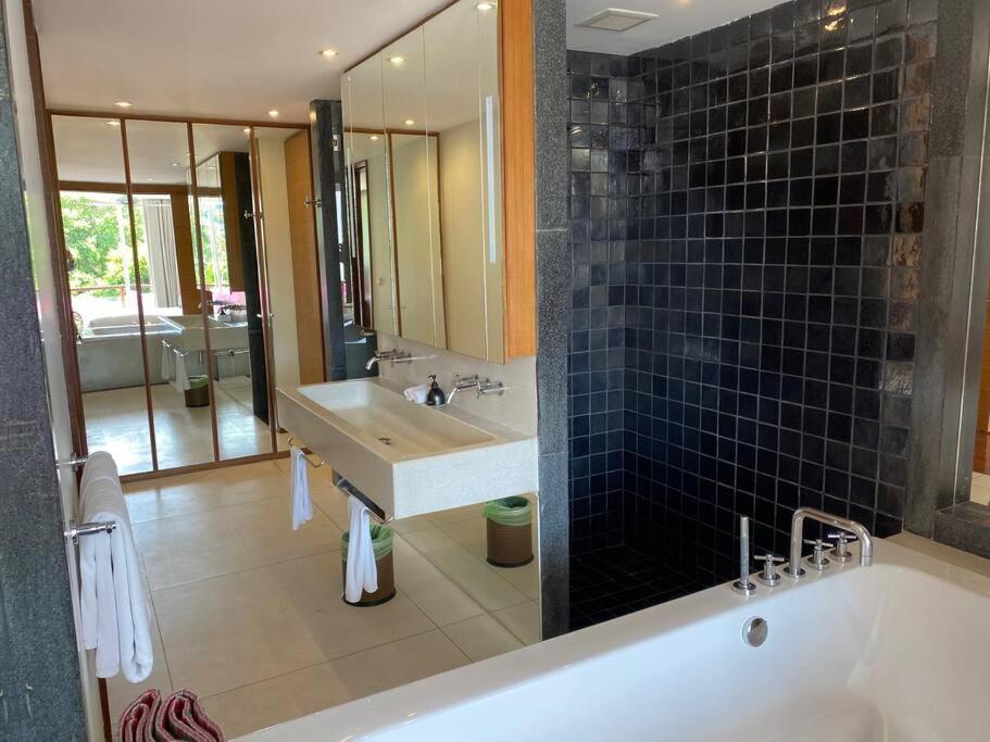 Beachfront 2 Bedroom Luxury Condo Chava Surin Exterior foto