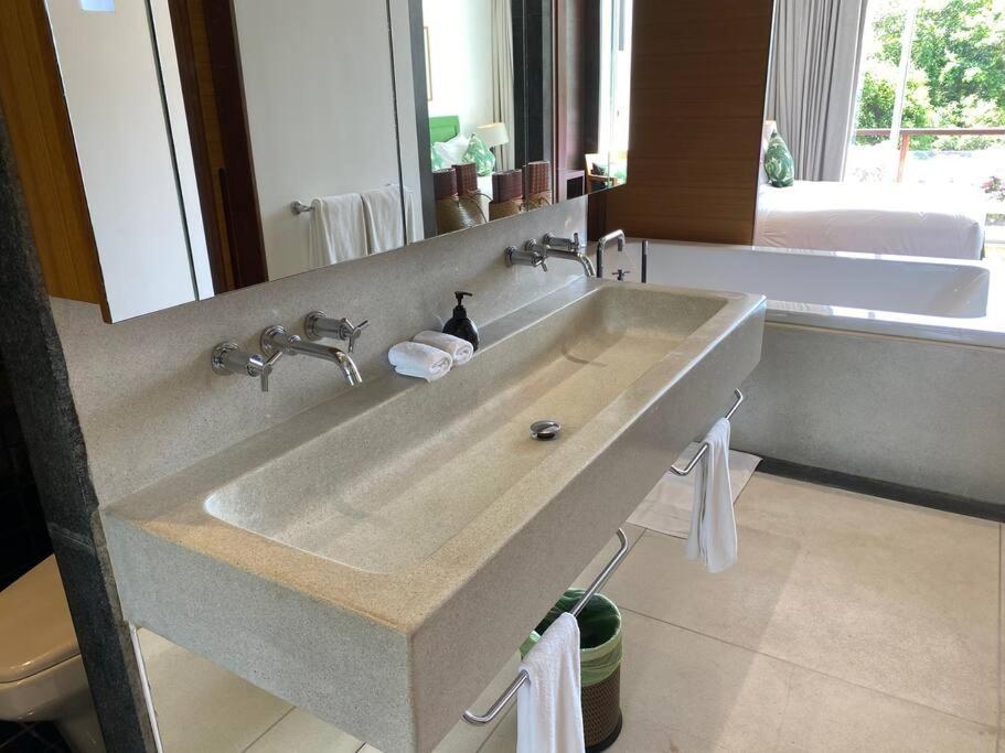 Beachfront 2 Bedroom Luxury Condo Chava Surin Exterior foto