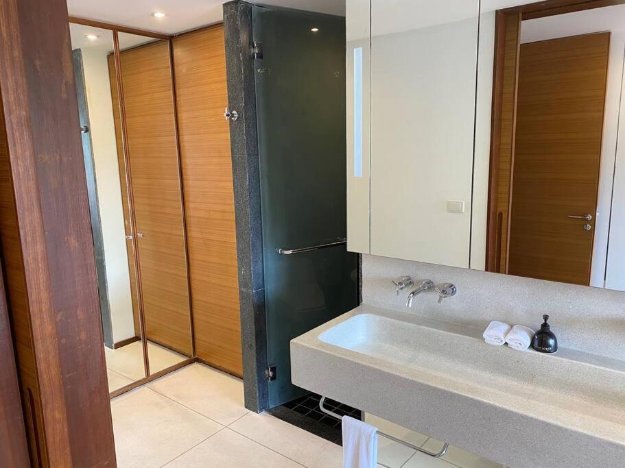 Beachfront 2 Bedroom Luxury Condo Chava Surin Exterior foto
